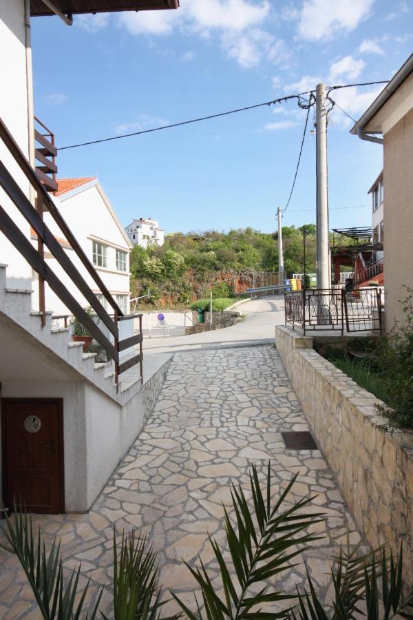 Apartments And Rooms With Parking Space Vrbnik, Krk - 5301 Exteriör bild